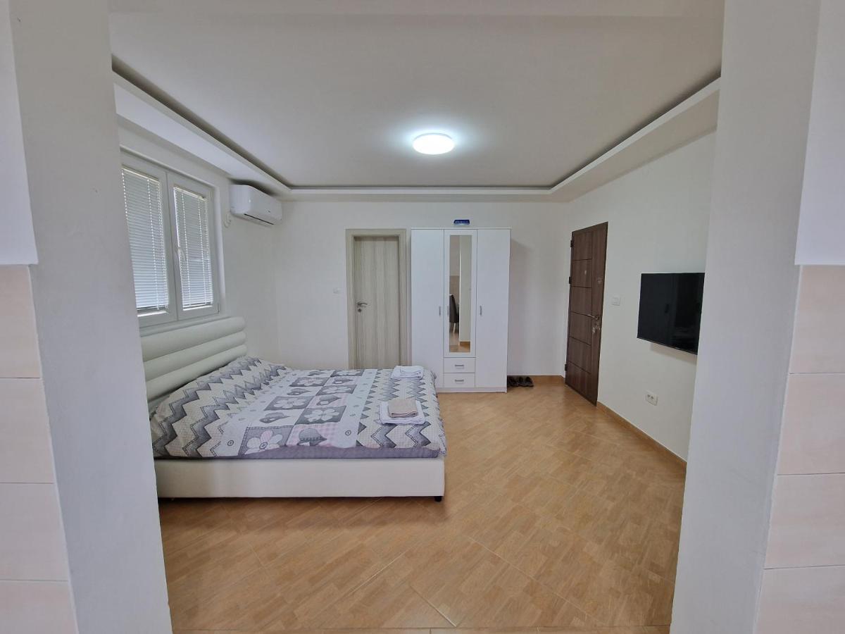 Apartman Tolosi Podgorica Esterno foto