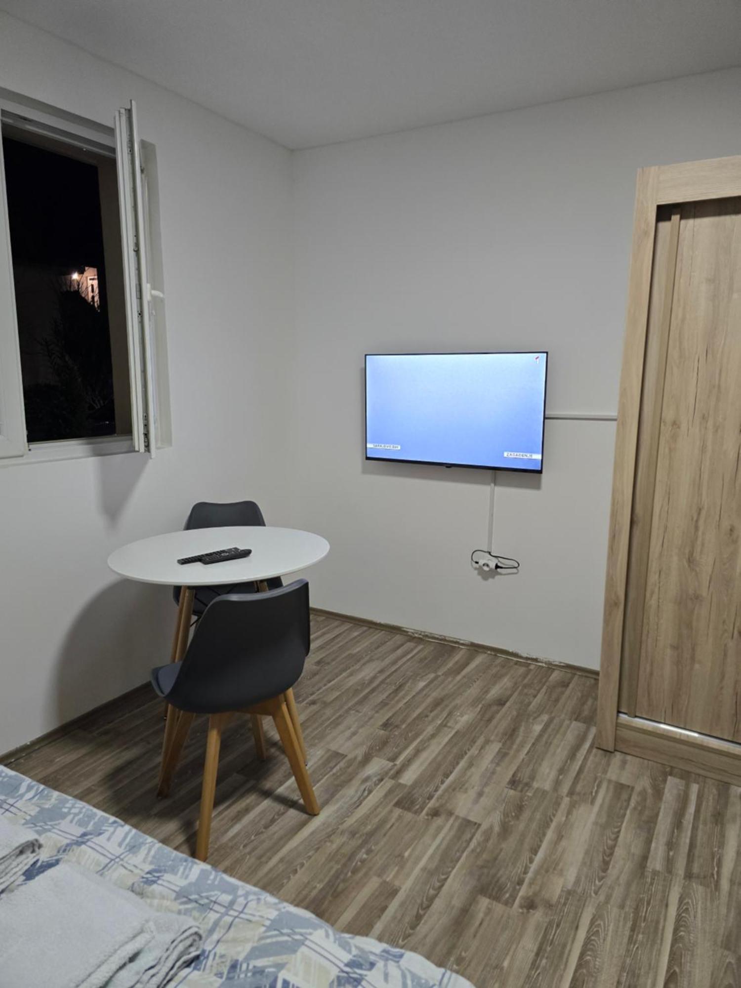 Apartman Tolosi Podgorica Esterno foto